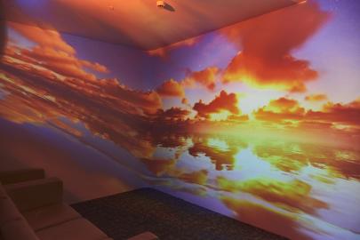 Áltima crea el Refugio del Alma, una sala inmersiva dónde proyectar imágenes, música y aromas en homenaje a la persona difunta 