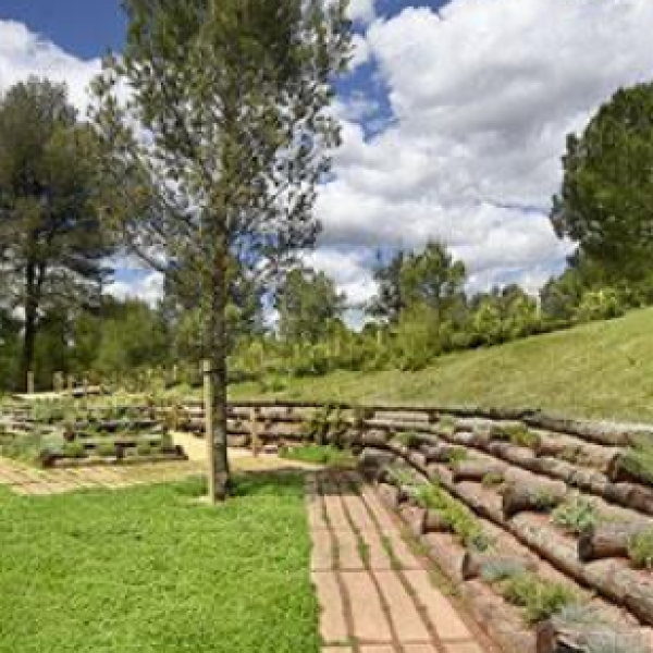 altima_serveis_funeraris_Cementiri_Comarcal_Roques_Blanques_Cami_Bosc
